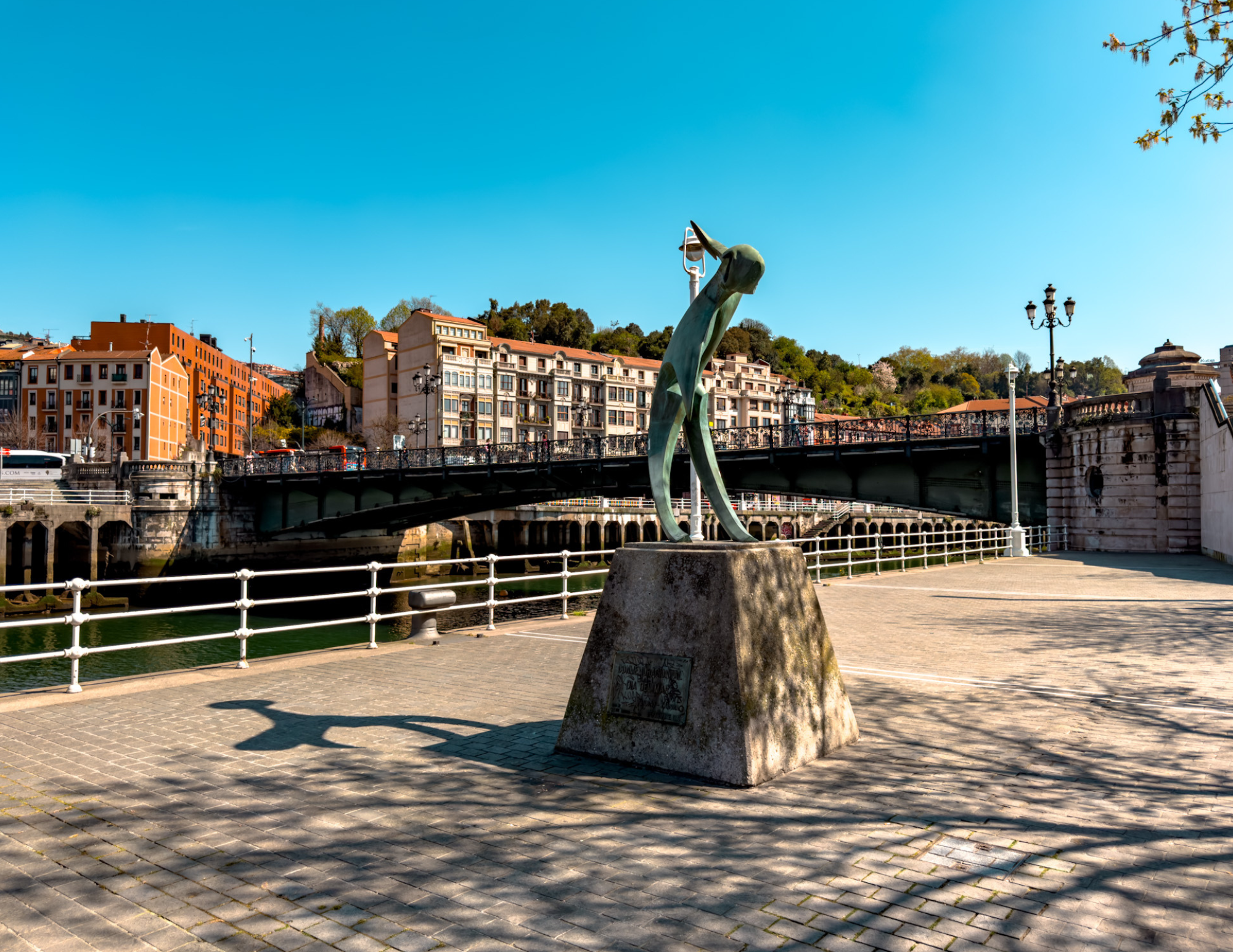 Bilbao Travel Guide (13).png